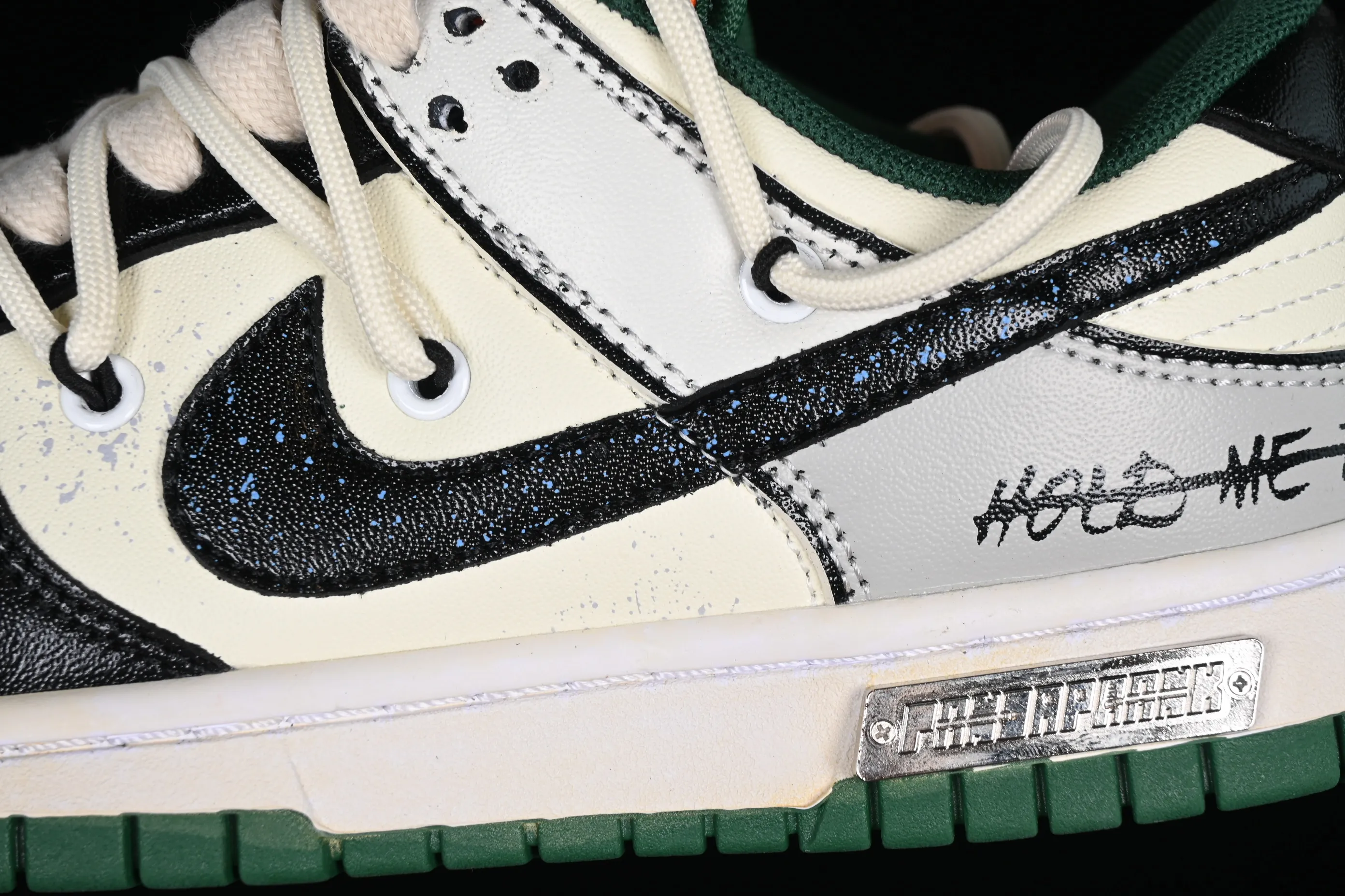 All Categories Nk SB Dunk Series Nk SB Dunk Low Low-top sneakers Customized large box Nk Dunk Low "Miami Hurricanes" Space Exploration Star Trek Customized version of deconstructed straps Retro distressed low-top sneakers DD1391-300